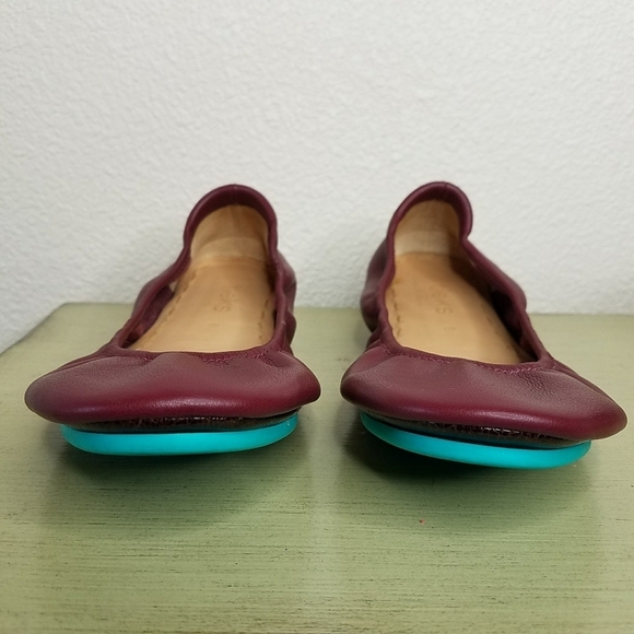 Tieks Burgundy Ballet Flats w/Accessories - Picture 8 of 11